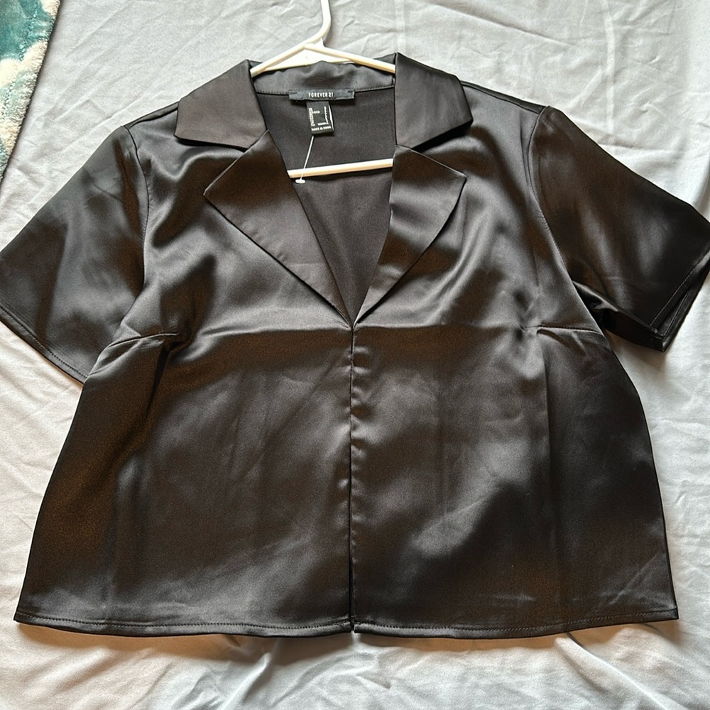 Forever 21 crop satin tee